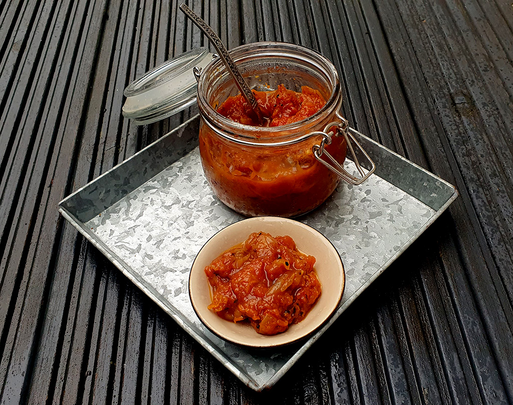 Papaya and mango chutney