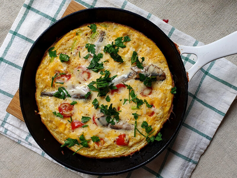 Omelette with sardines and tomatoes