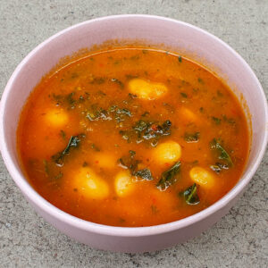 Red pepper and butter bean soup with kale