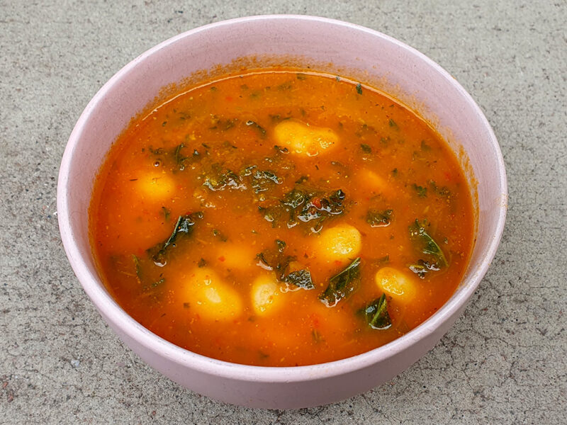 Red pepper and butter bean soup with kale