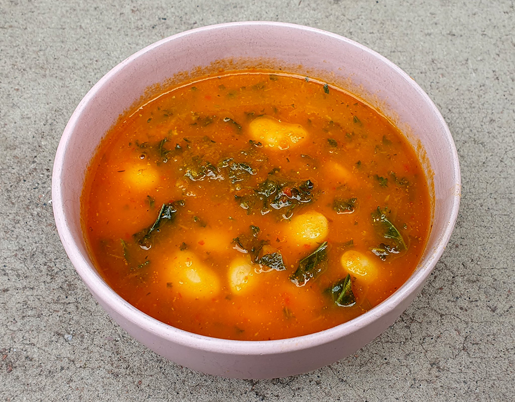 Red pepper and butter bean soup with kale
