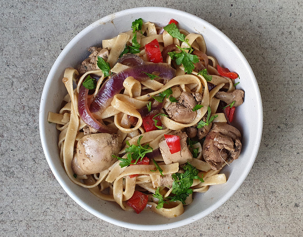 Tagliatelle with duck liver and caramelized onion