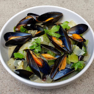Mussels in Garlic Sauce with Chicory