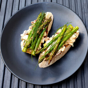 Grilled Asparagus with Spicy Cottage Cheese Spread