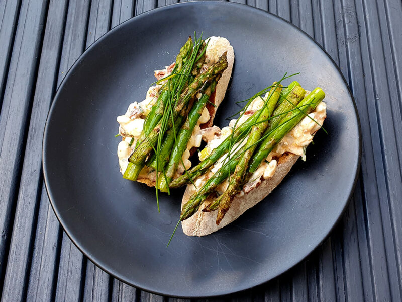 Grilled Asparagus with Spicy Cottage Cheese Spread