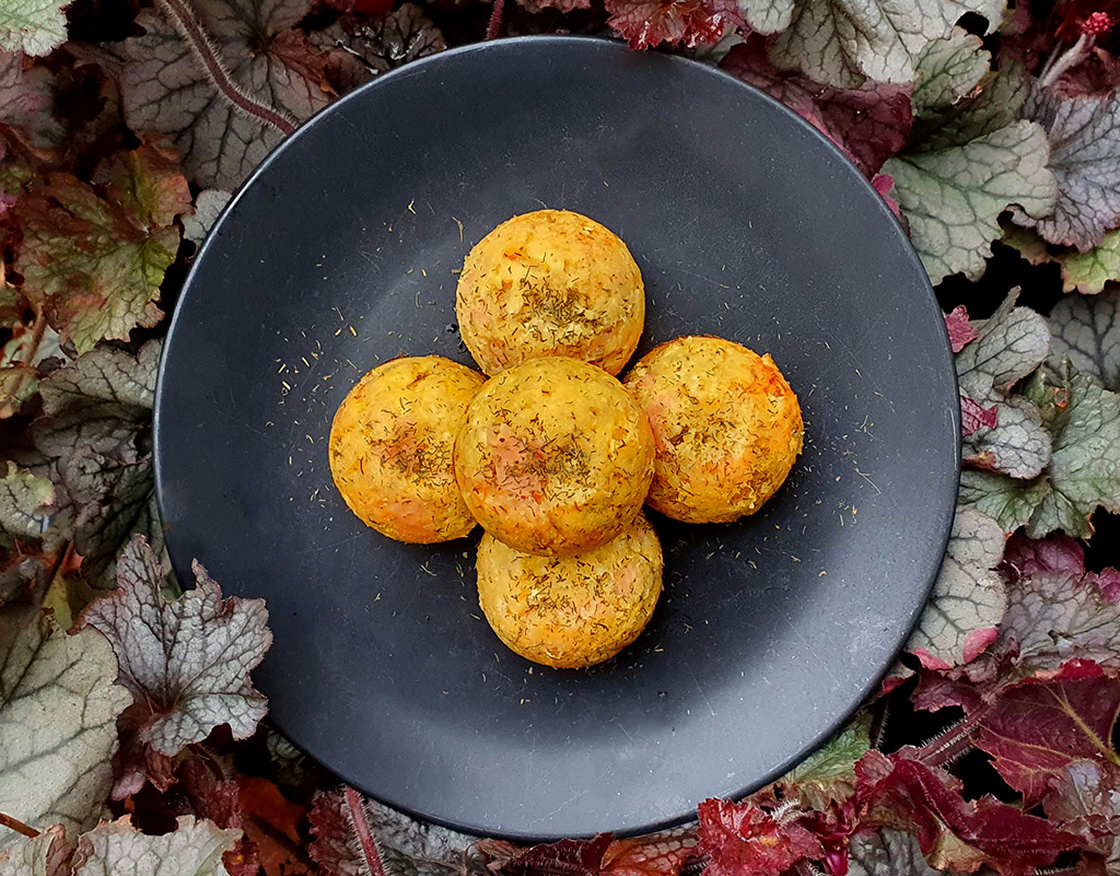 Smoked Salmon and Cottage Cheese Bonbons
