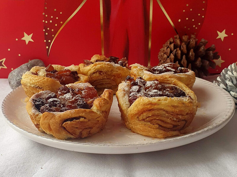 Cinnamon Roll Mince Pies