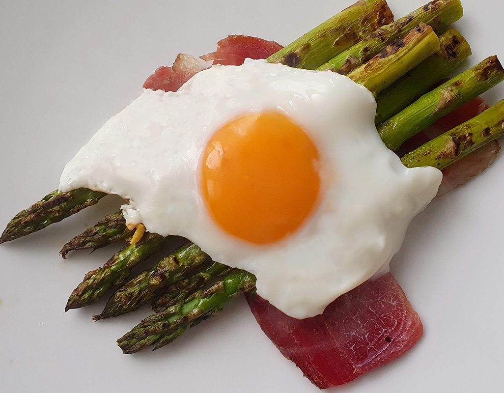 Grilled Asparagus with Speck and Egg