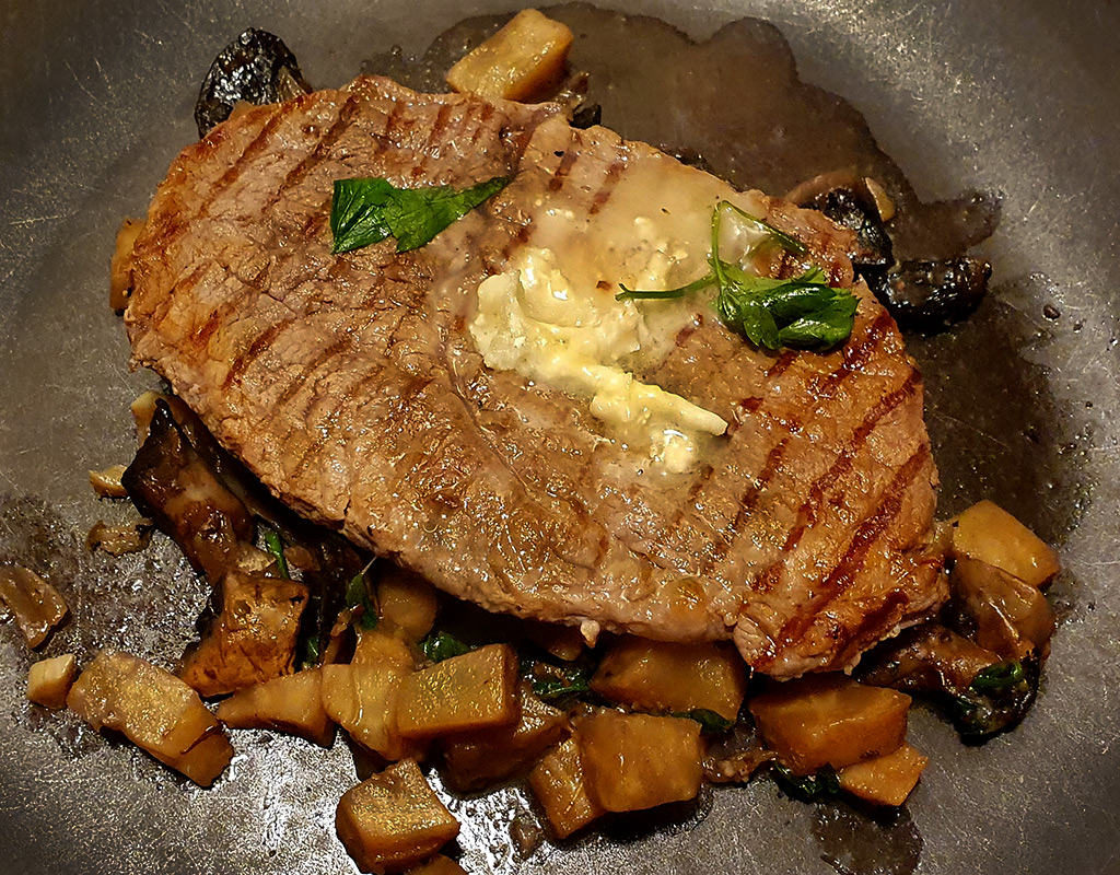 Steak with mushrooms and celeriac sauce