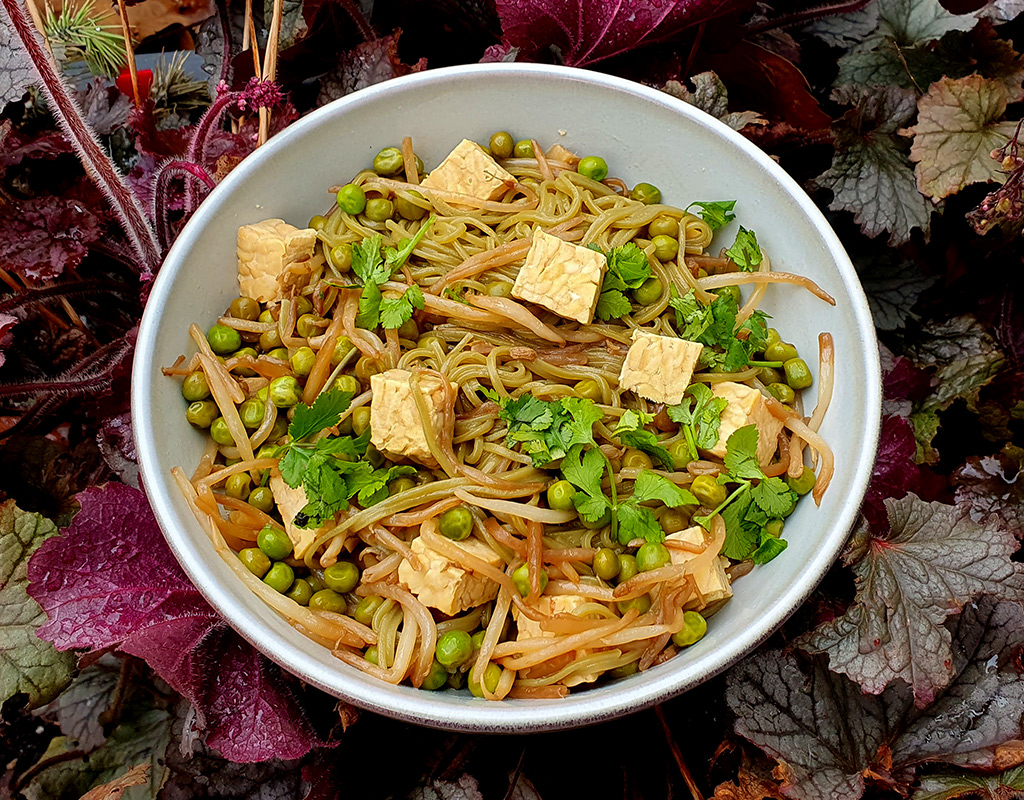 Green Peas and Beansprout Stir-Fry