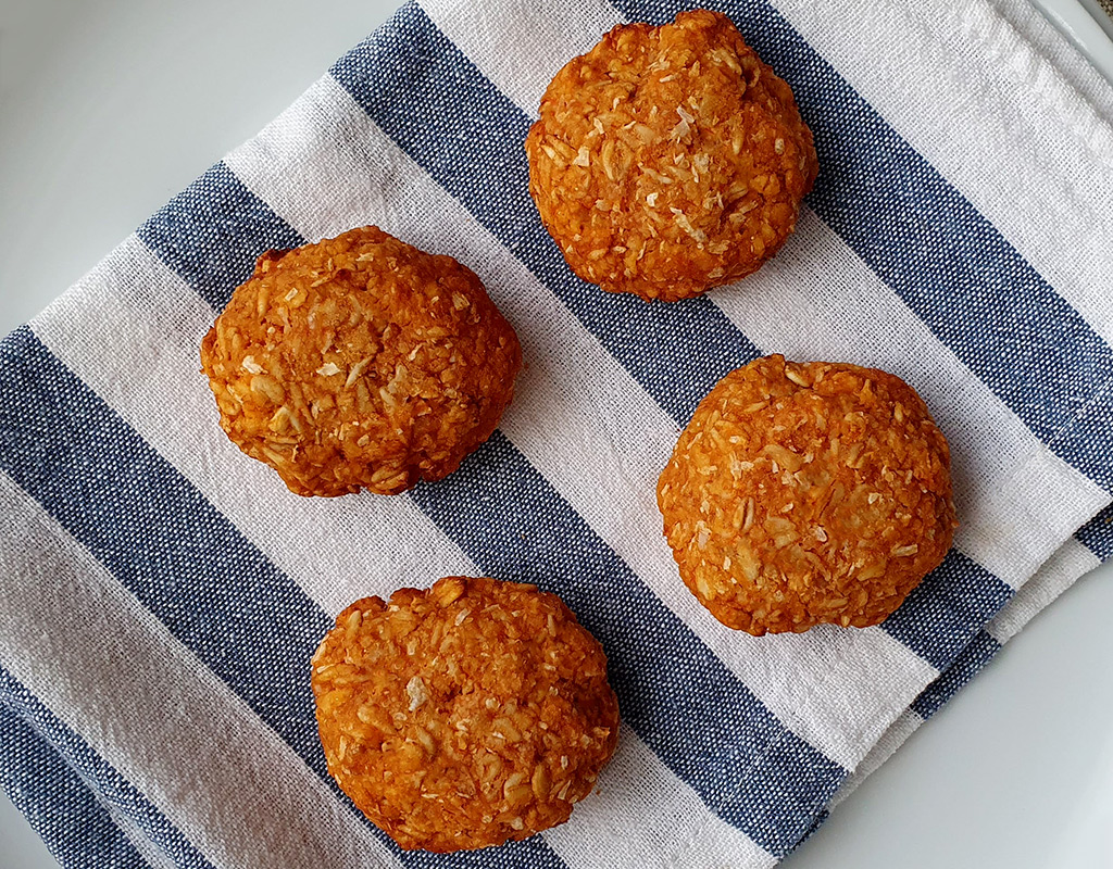 Papaya Oat Cookies with Cottage Cheese