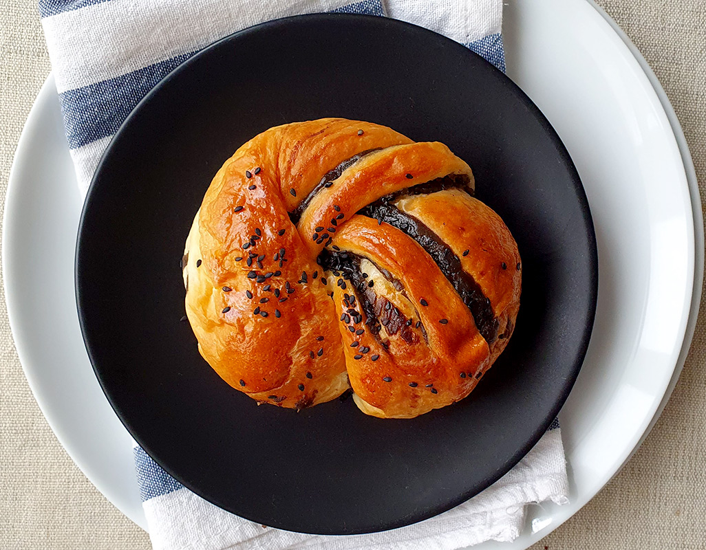 Black Sesame Buns