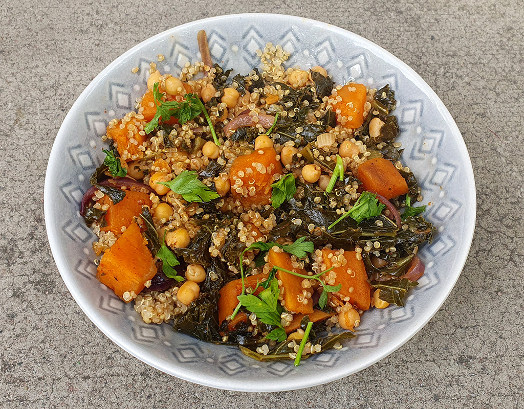 Quinoa Bowl with Sweet Potatoes, Kale and Chickpeas