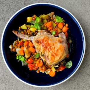 Pork chops in lentil and courgette sauce