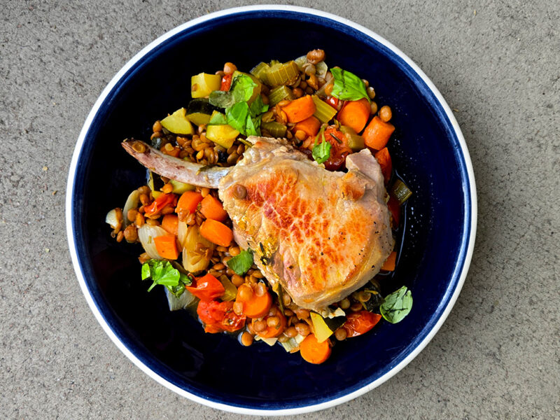 Pork chops in lentil and courgette sauce