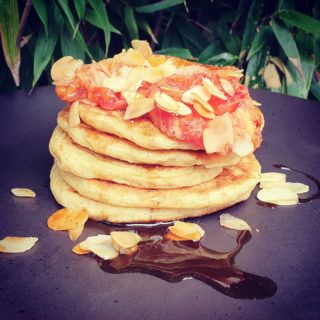 Try these delicious and vegan blood  orange pancakes for breakfast  on valentine's day! 🍊 recipe on cooktogether.com 🥂❤❣🧡 .
.
.
#valentinesbreakfast #veganvalentine #valentinesday #veganpancakes #veganandglutenfree #orangepancakes #valentinesfood #recipeoftheday #veganbreakfast #sundaybreakfast #sundaybrunch #veganbrunch #veganhealthyfood #healthybreakfast  #bloodorange #valentinesdaytreats #veganvalentinesday