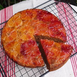 Last day of dry  #veganuary ! Celebrated it with this gluten-free vegan blood orange & walnut cake 🎂 #veganbaking #bloodorange #glutenfreeveganbaking #glutenfreecake #vegancake #orangecake #instabake #sundaybaking #healthycake #recipeoftheday #healthyeating #tastyvegan #plantbasedcake #vegancakeporn #vegancakeshare #yummyhealthytreats #healthyvegan #veganinspiration