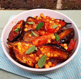 Baked baby aubergine with chickpeas - spiced, healthy  and super yummy 😋😍 recipe on cooktogether.com #veganlunch #veganrecipes #tastyvegan #recipeoftheday #instafood #aubergine #easytastyfood #easyhealthymeals #healthyeating #healthyanddelicious #tastyandhealthy #healthyrecipe #yummyvegan #healthyvegan #lazyweekend #weekendfood