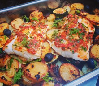 Potato and courgette traybake with sundried pesto coated cod - soooo yummy 😋♥ #easyfamilymeals #instafood #recipeoftheday #easyrecipes #glutenfreemeal #glutenfreedairyfree #fishrecipes #easyhealthymeals #healthymeals #instahealthyfood #weekendmeals #cod #foodforsoul #healthydiet #eathealthy #yummyanddelicious #deliciousfood #easyyummyhealthy #yummy #traybake