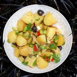 There is nothing more satisfying than a simple potato salad like this one with gherkin, garlic and olive dressing. SOOOOOO yummy!!! 😋🥰😍🥔🥔🥔recipe in bio #potatosalad #veganlunch #easytastyfood #easyveganmeals #plantbasedmeal #veganuary #healthymealideas #vegancooking #recipeoftheday #veganrecipe #veganpotatosalad #veganfood #tastyvegan #tastyandhealthy #delicious #foodforsoul #instavegan #healthyeating #healthymeals