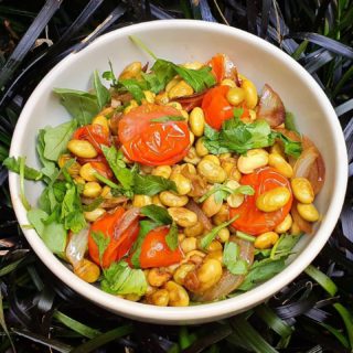 Super easy edamame and tomato salad - recipe  on the website  cooktogether.com #recipeoftheday #edamame #saladsofinstagram  #vegansalad #easyvegan #tastyvegan #veganlunch #healthyfood #healthyanddelicious #instarecipe #veganrecipes #easyhealthymeals #saladrecipe #recipeideas #healthyveganrecipe #healthyvegan
