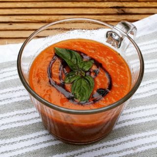 Balsamic roasted tomato soup 🍅 🍅 🍅 #soupforthesoul #easysoup #vegansoup #healthysoup #summersoup #soup #soulfood #healthyanddelicious #recipeoftheday #easyrecipes #instafood #instasoup #tomatoseason #tomatosoup #veganhealthyfood #tastyvegan #souprecipe #soupseason